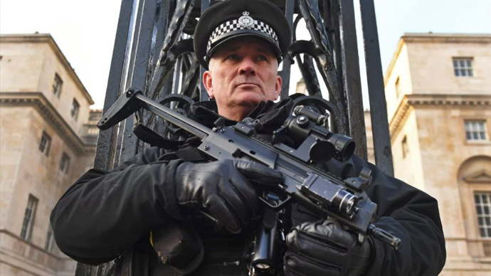 伦敦警察将专注于‘更重要的任务'